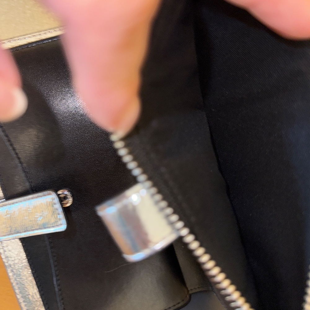 Marc Jacobs Silver Wristlet - Picture 10 of 12